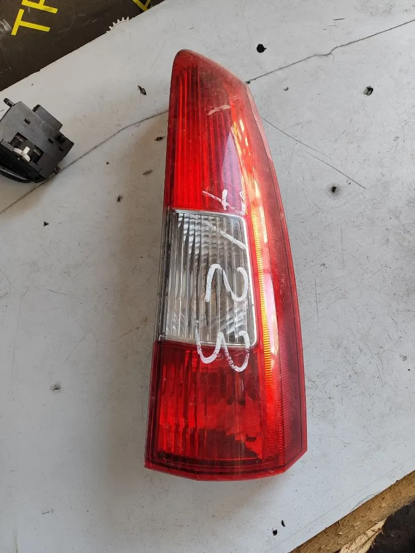 Фонарь задний правый Volvo V70 2 поколение