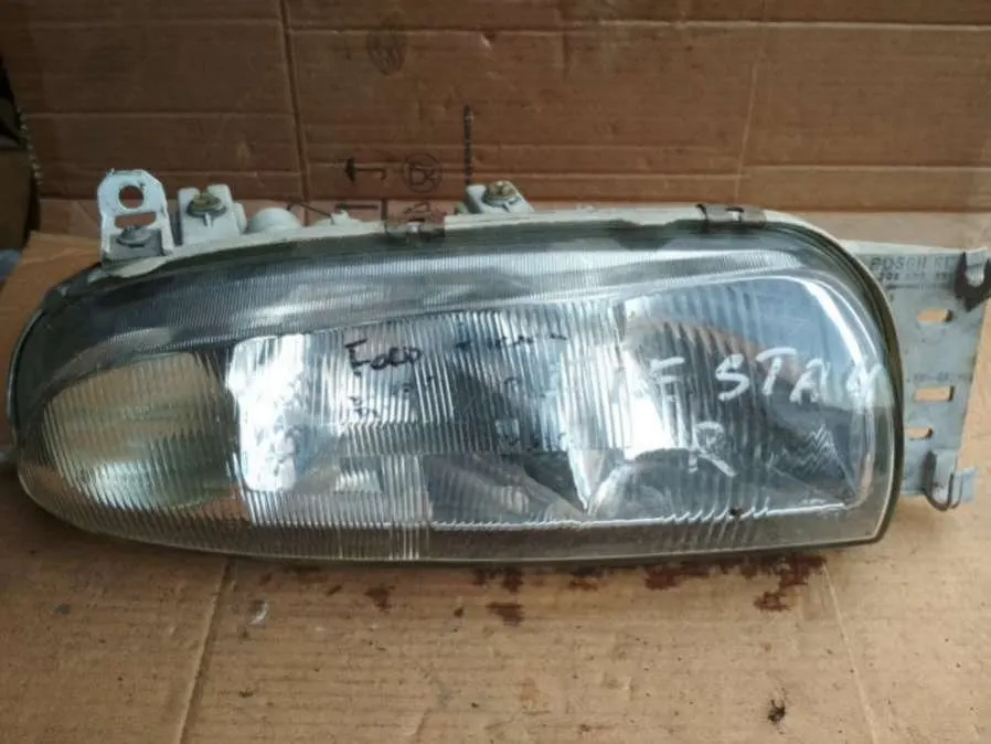 Фара правая Ford Fiesta 3 поколение