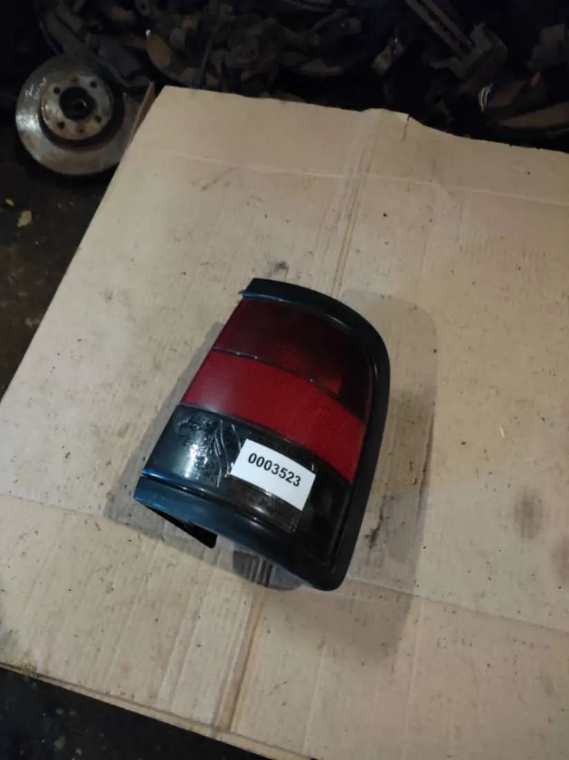 Фонарь задний правый Peugeot 806 221
