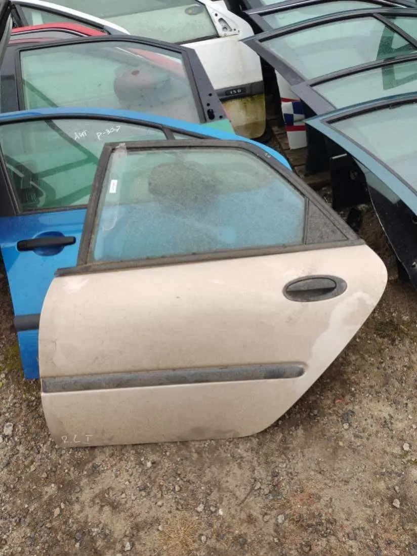 Дверь задняя левая Renault Laguna 1 поколение