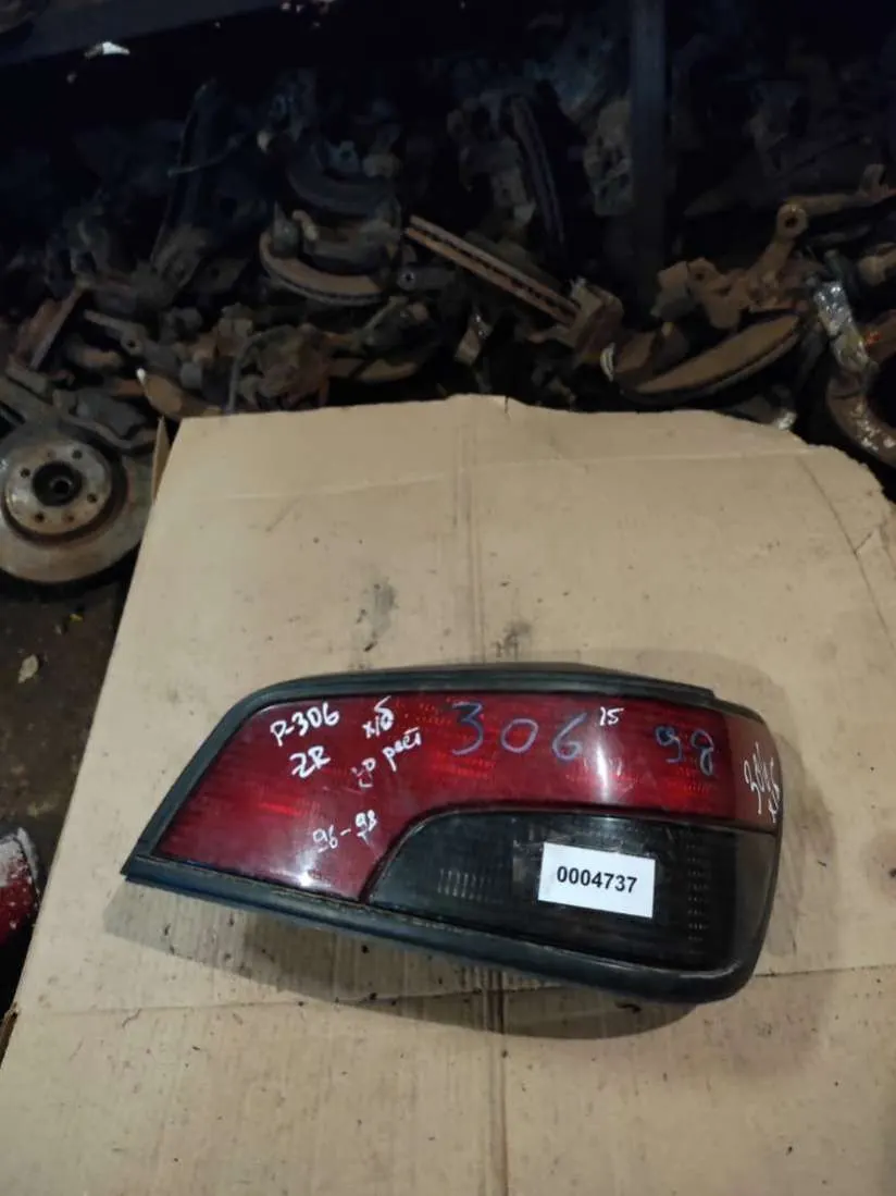 Фонарь задний правый Peugeot 306 1 поколение