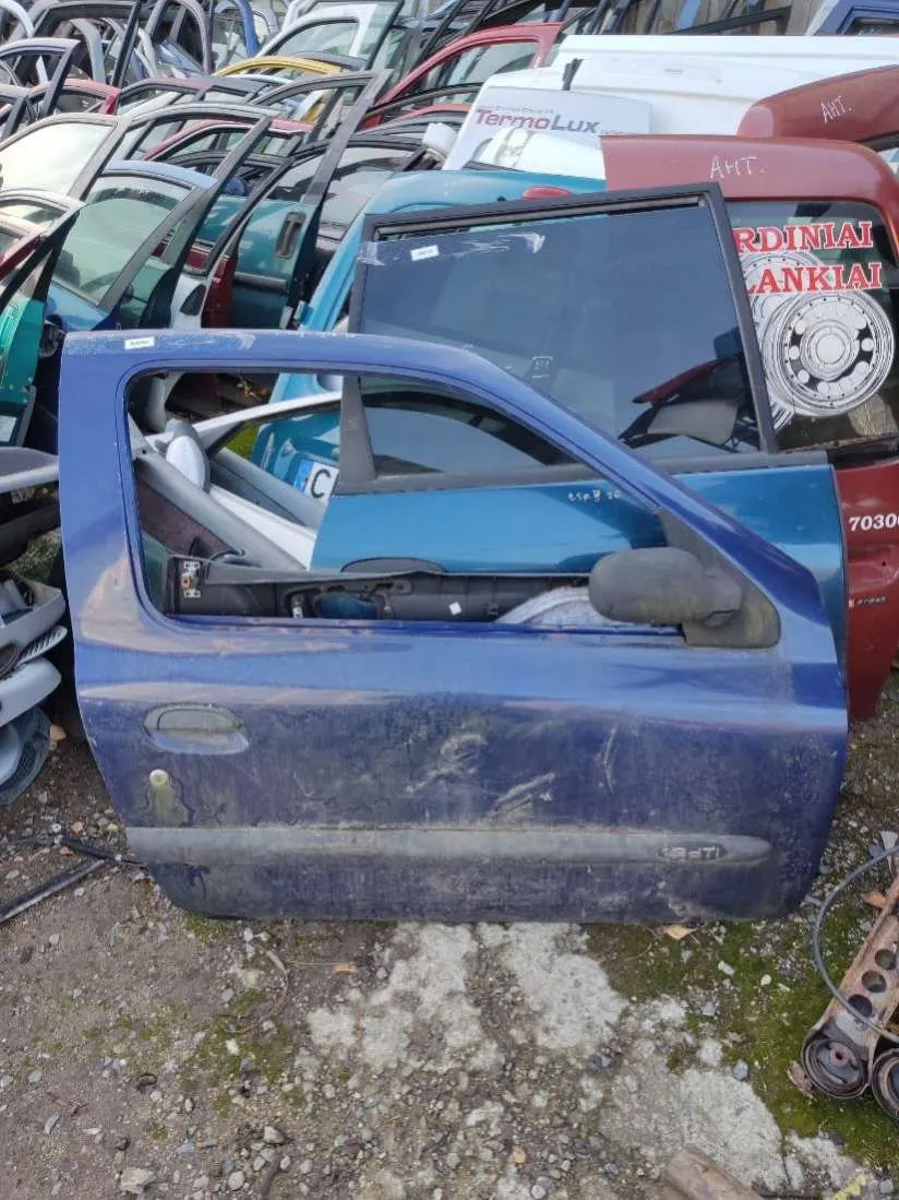 Дверь передняя правая Renault Megane 1 поколение