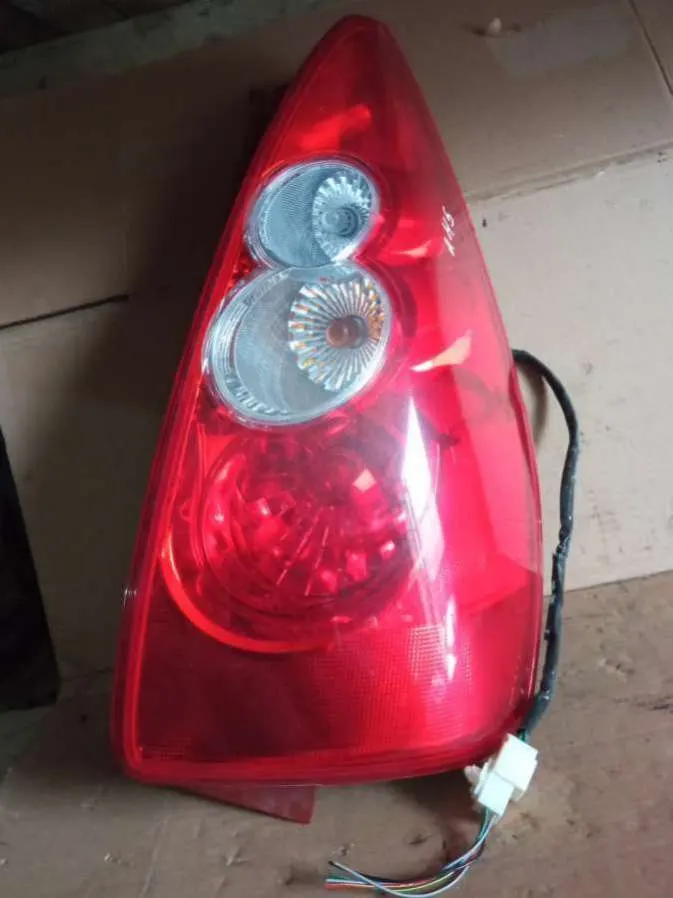Фонарь задний правый Mazda 5 1 поколение