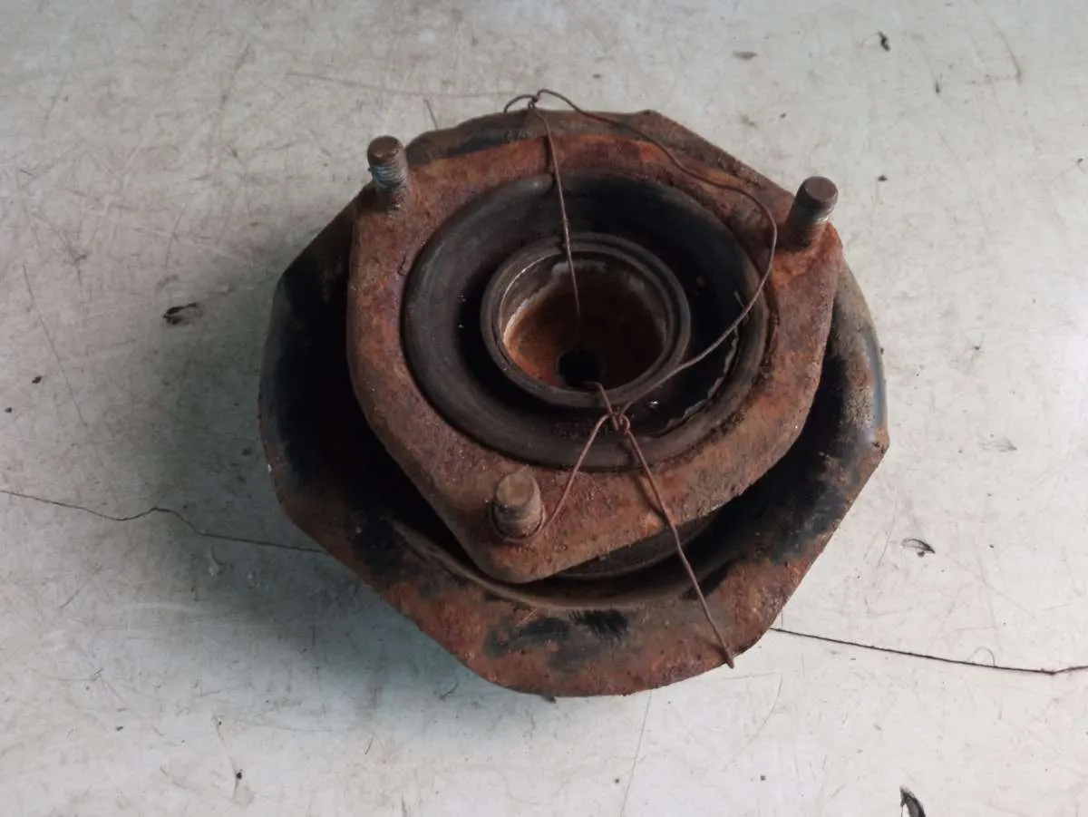 опора амортизатора верхняя (чашка) Nissan Serena C23