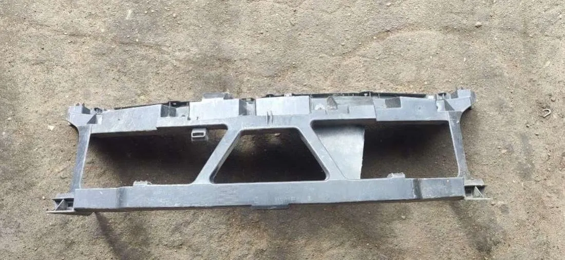Панель передняя (телевизор) Renault Scenic 2 поколение 8200140174