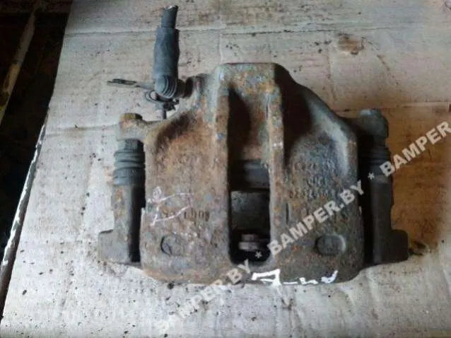 Суппорт передний левый Audi A4 1 поколение (B5)