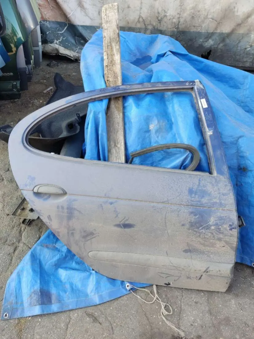 Дверь задняя правая Renault Megane 1 поколение