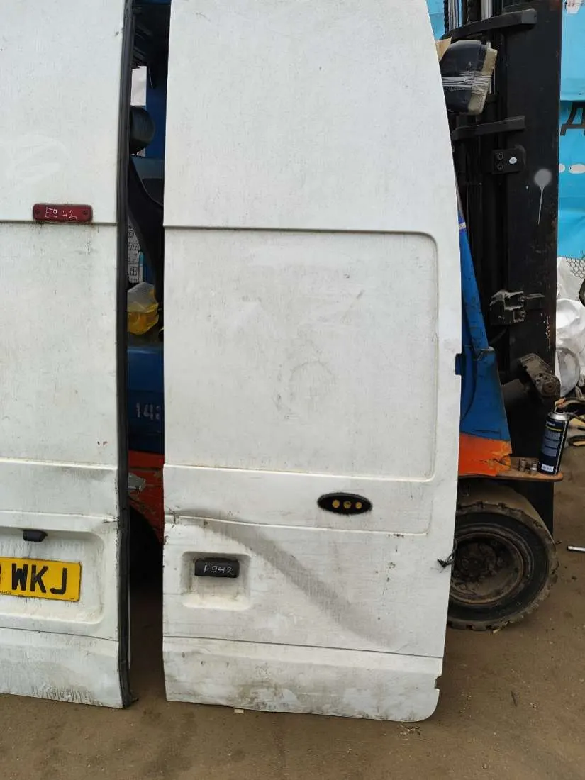 Дверь задняя правая Ford Transit
