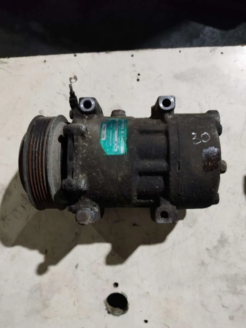 компрессор кондиционера Renault Laguna 1 поколение 7700111289
