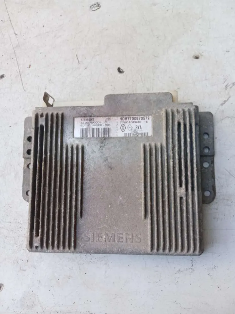 блок управления двигателем Renault Megane 1 поколение S103750004c 7700870572