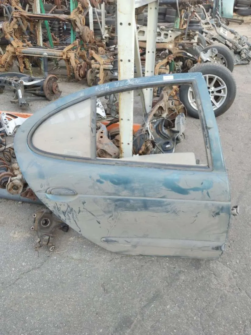 Дверь задняя правая Renault Megane 1 поколение