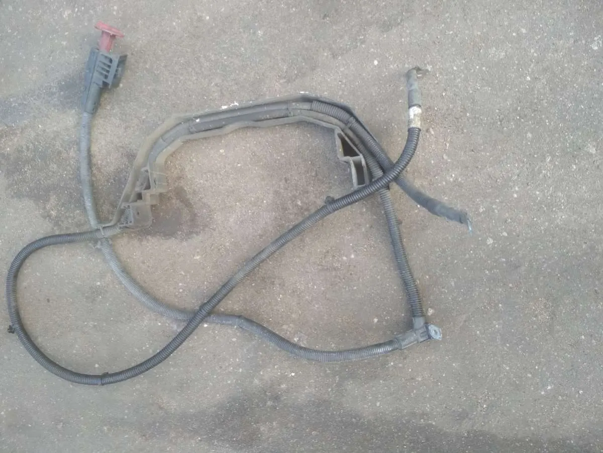 плюсовой провод аккумулятора Mercedes-Benz Sprinter A9065403527