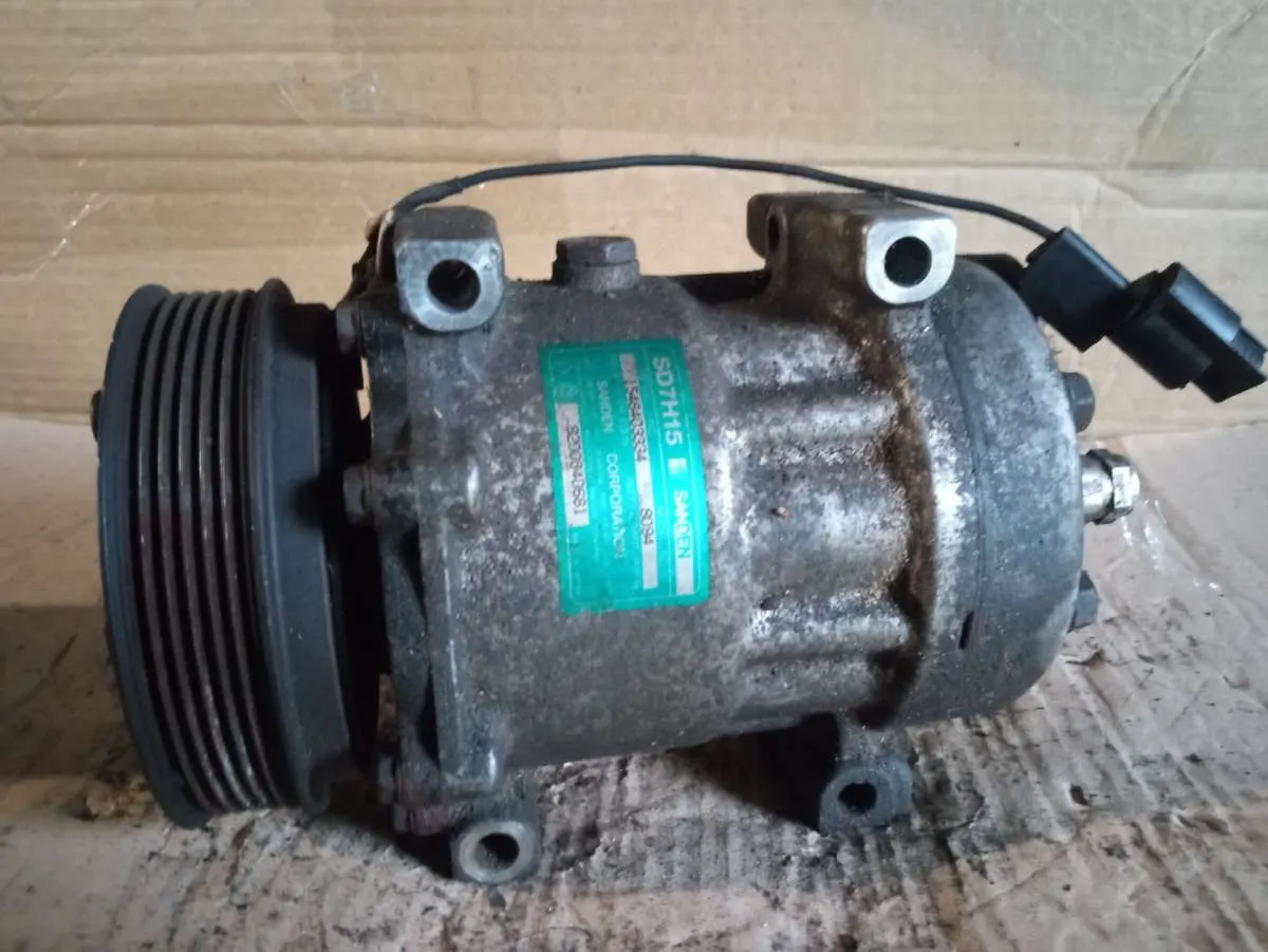 компрессор кондиционера Mitsubishi Carisma 1 поколение [рестайлинг] 8200040681