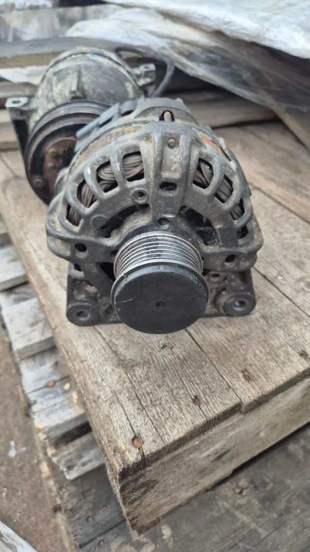 Болт генератора Renault Laguna 2 поколение