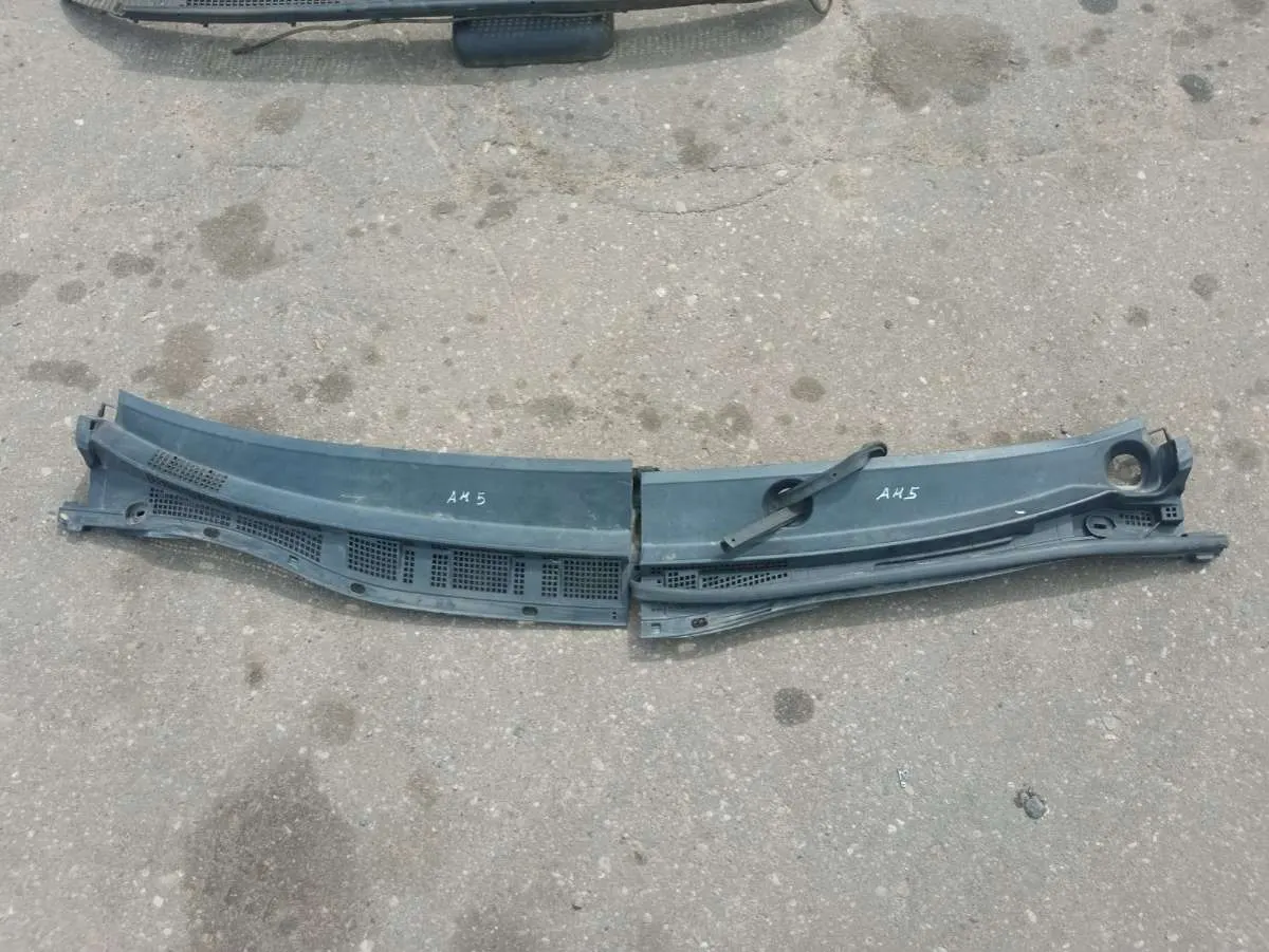 Решетка стеклоочистителя (Дождевик) Mazda 5 1 поколение