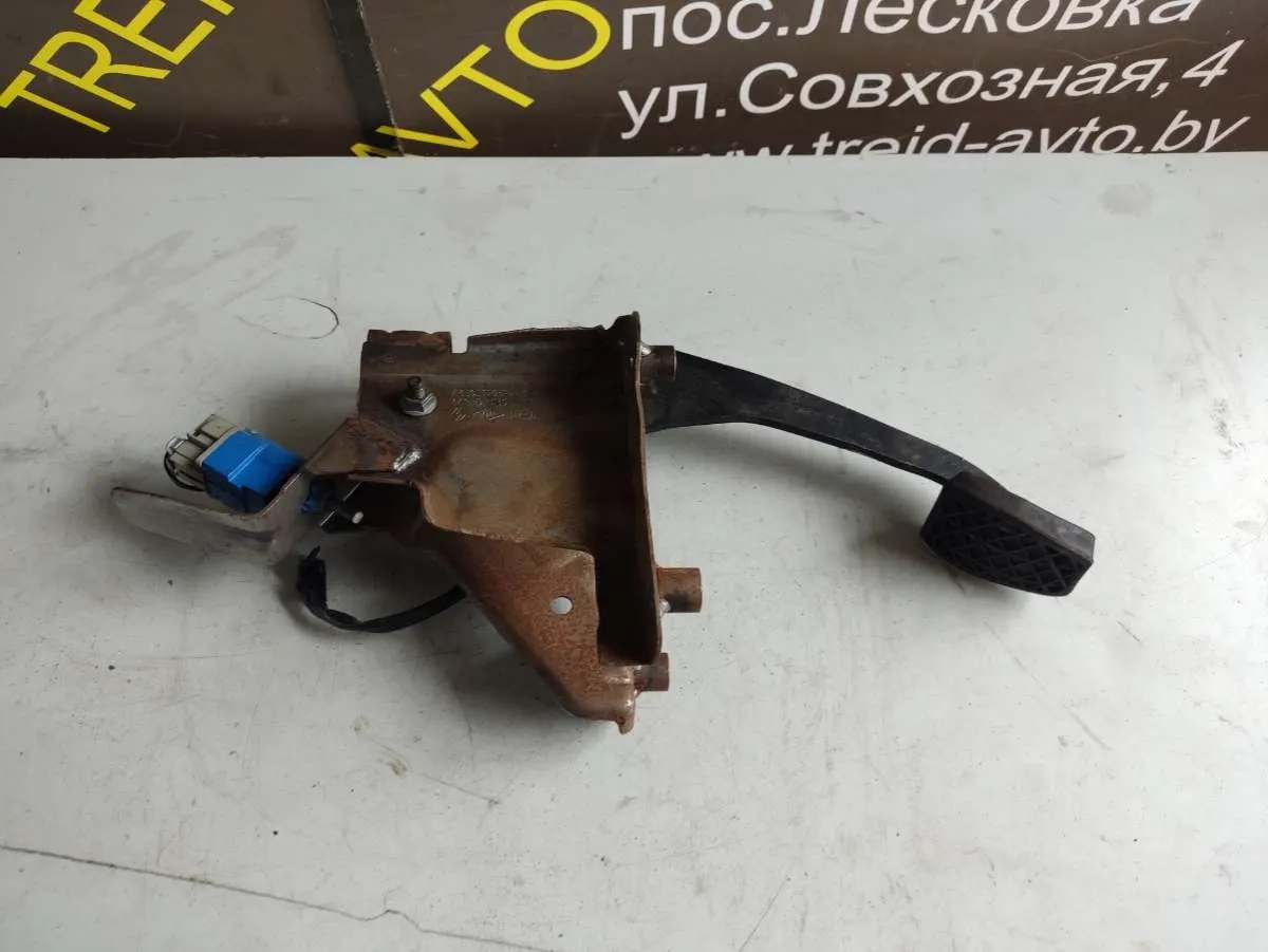 педаль сцепления Dacia Lodgy 1 поколение 465031703r