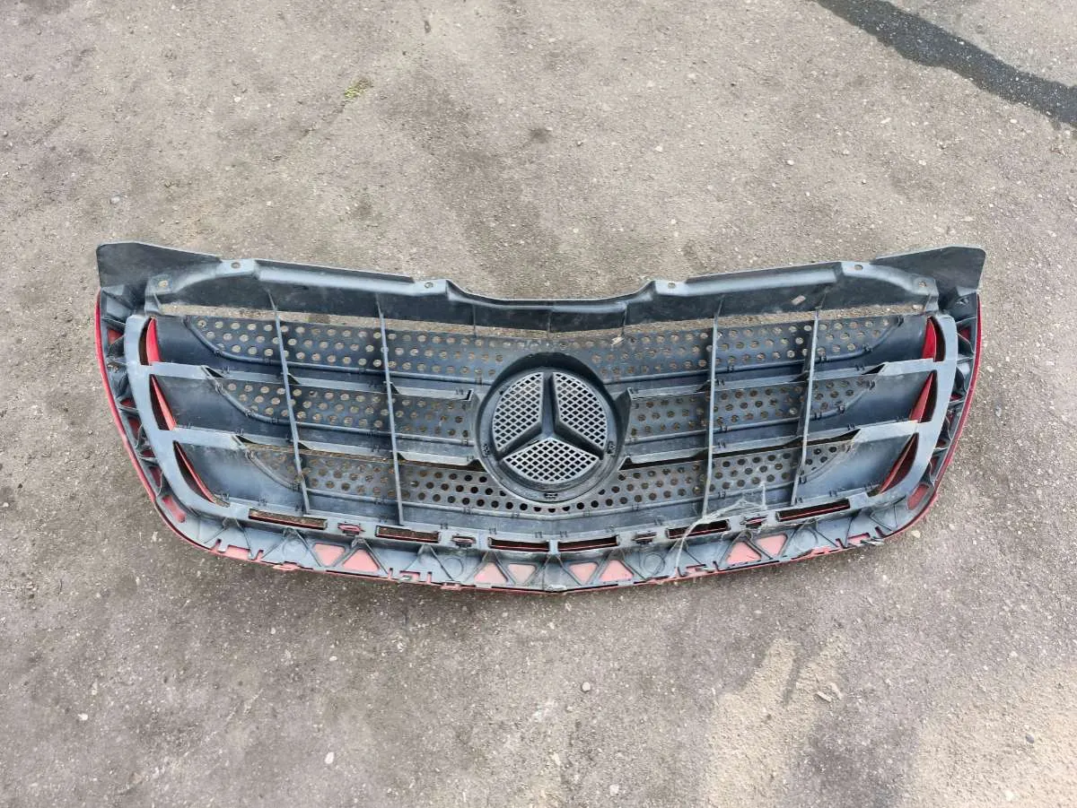 решетка радиатора Mercedes-Benz Sprinter — фото 2