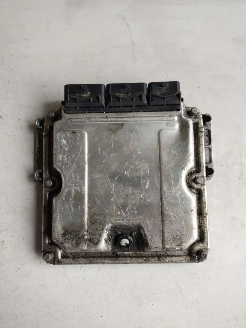 блок управления двигателем Renault Trafic 2 поколение 0281010633 — фото 2