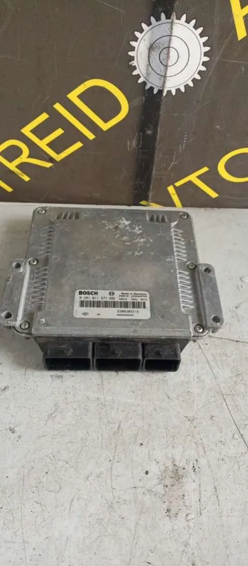 блок управления двигателем Renault Vel Satis 1 поколение 0281011571