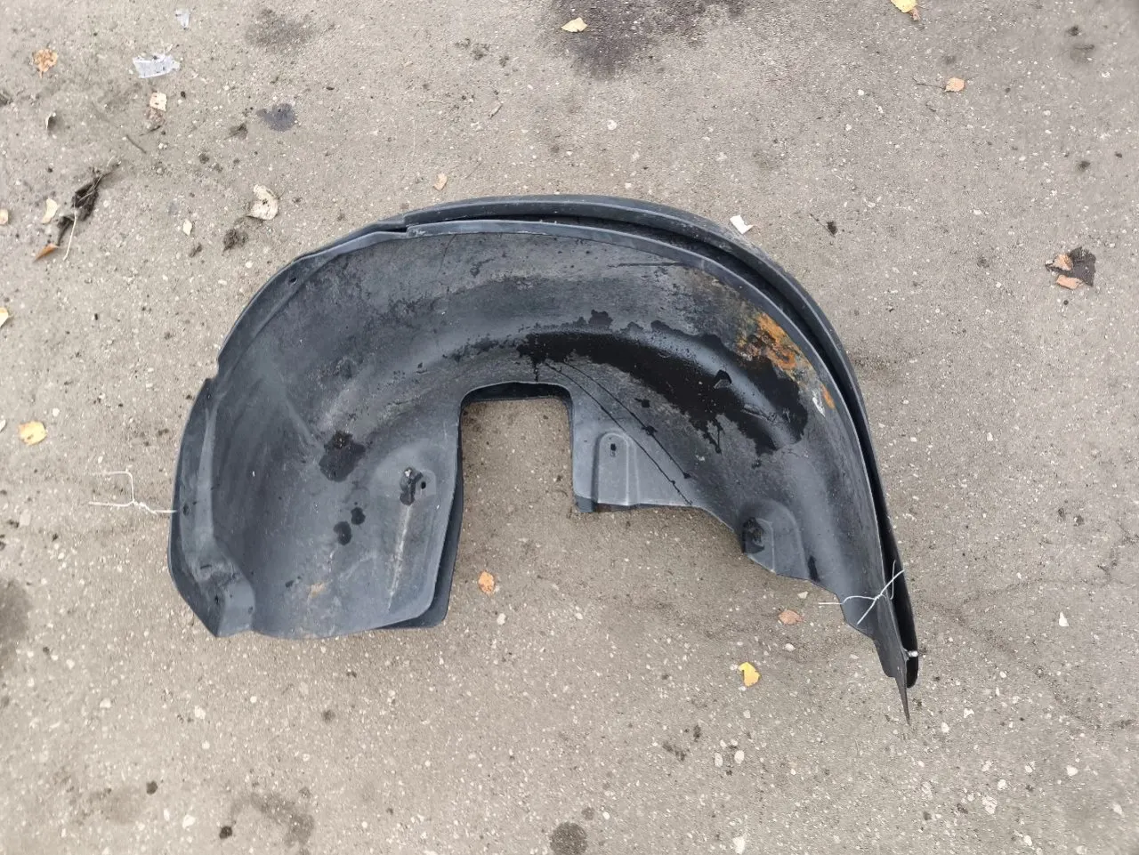 Защита арок задняя правая (подкрылок) Volvo V70 2 поколение 09190395