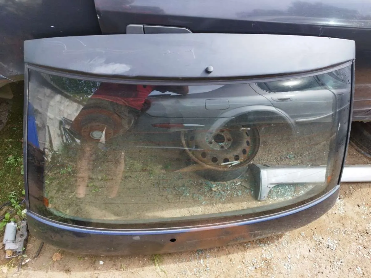 стекло заднее Mitsubishi Colt 4 поколение