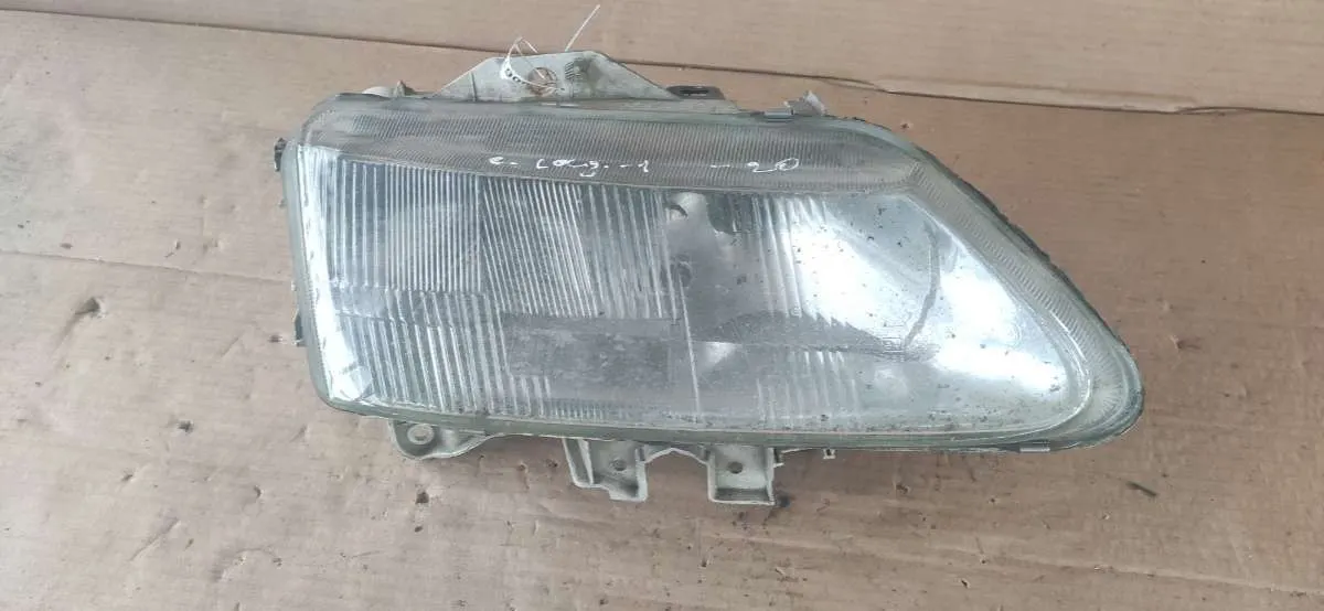 Фара передняя правая Renault Laguna 1 поколение
