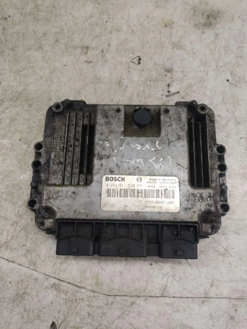 блок управления двигателем Renault Trafic 2 поколение 0281011530