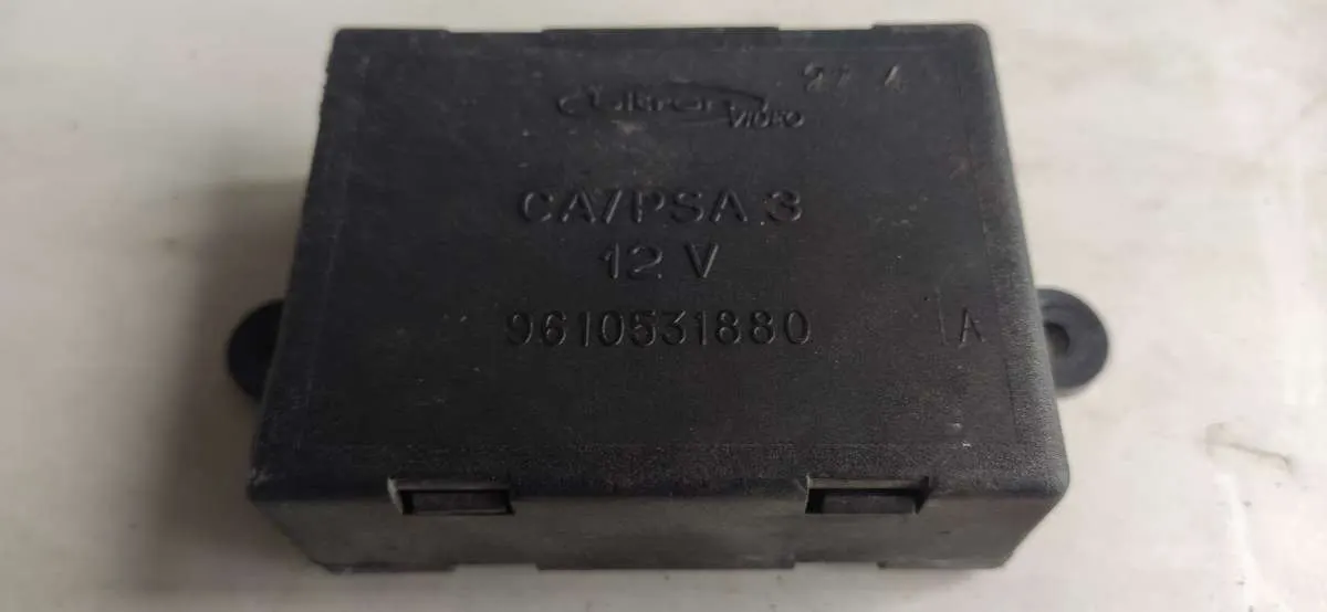 блок управления стеклоподъемниками Citroen Xantia 1 поколение 9610531880 — фото 3