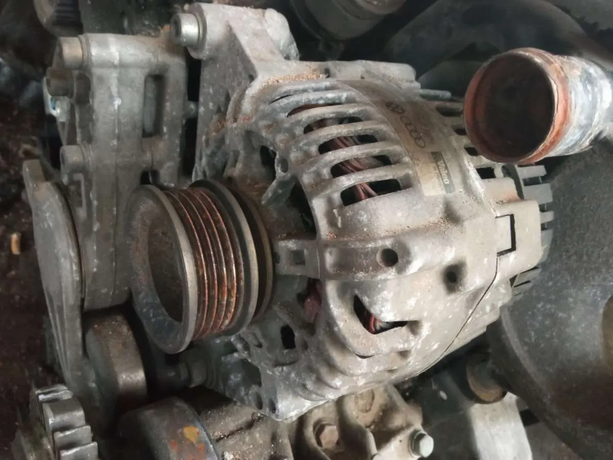 Болт генератора Audi A4 B5 ADR