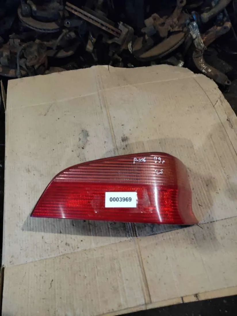Фонарь задний правый Peugeot 106 1 поколение [рестайлинг]