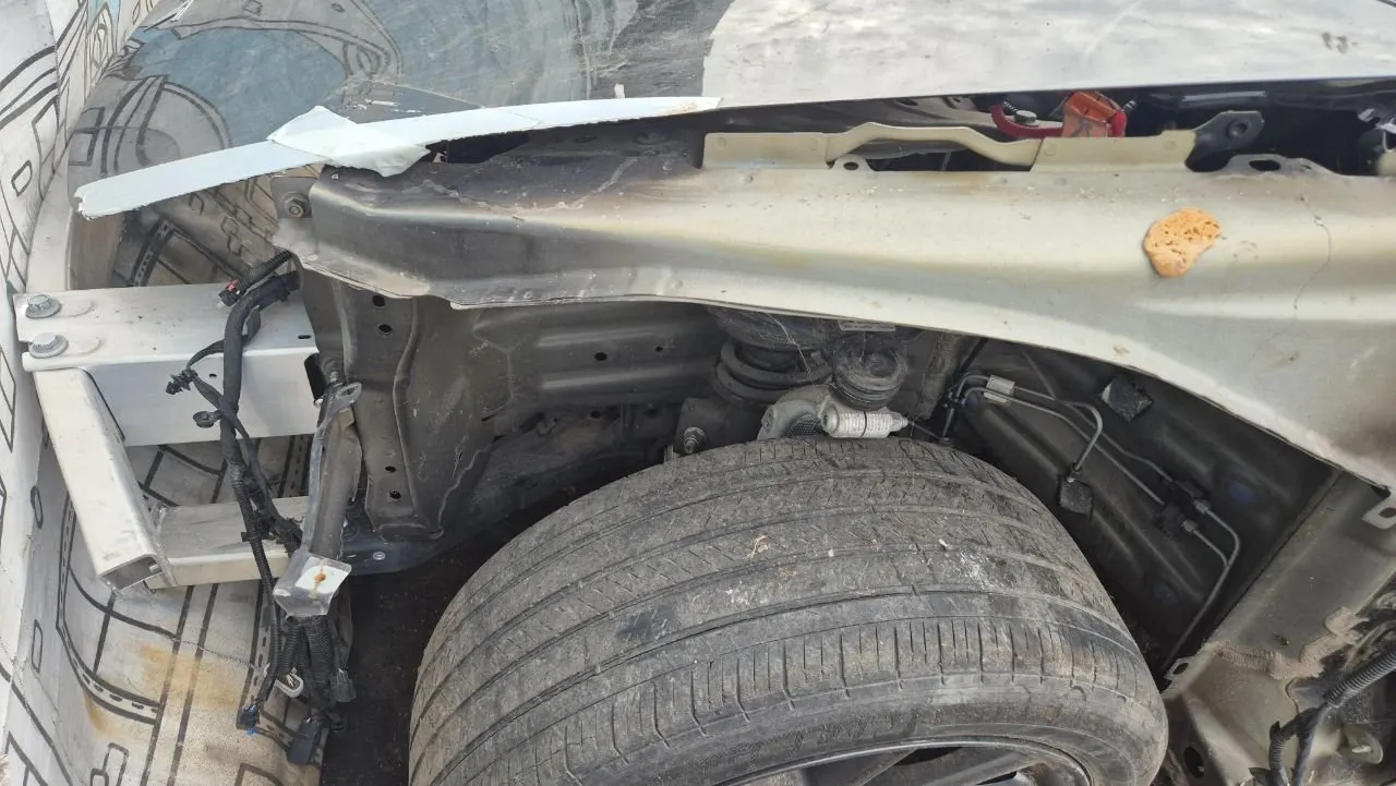 Четверть передняя левая Tesla Model 3 1 поколение