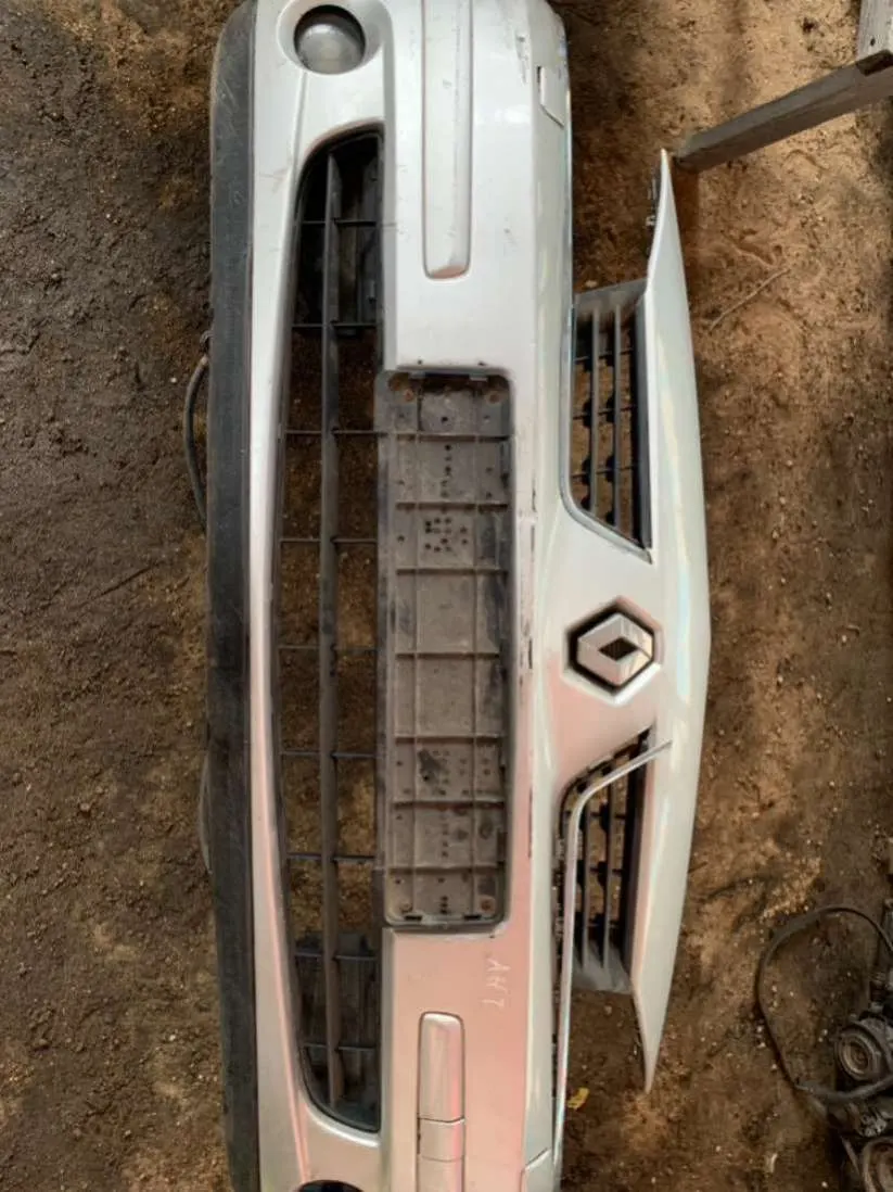 бампер передний Renault Laguna 2 поколение