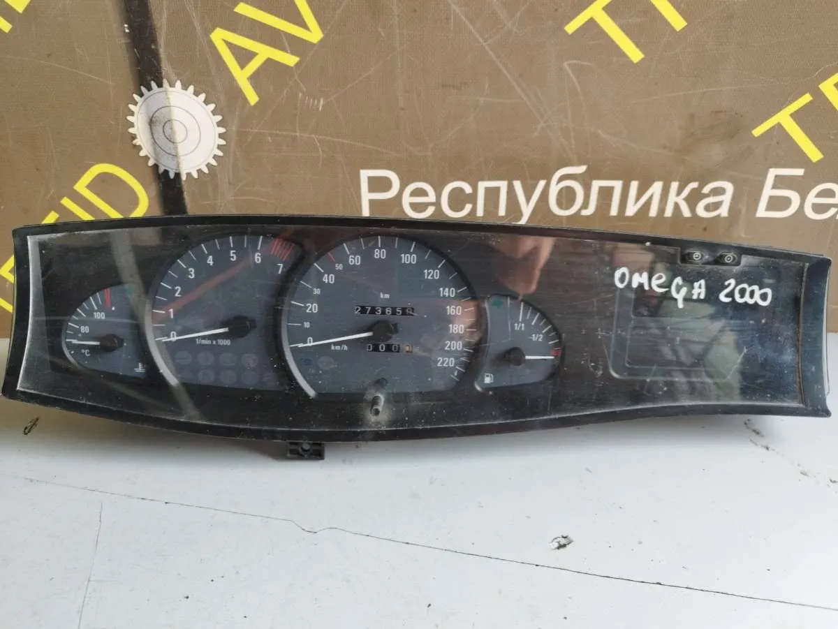 Щиток приборов (приборная панель) Opel Omega B