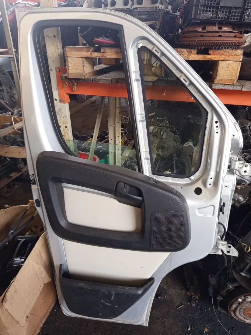 Дверь передняя левая Peugeot Boxer