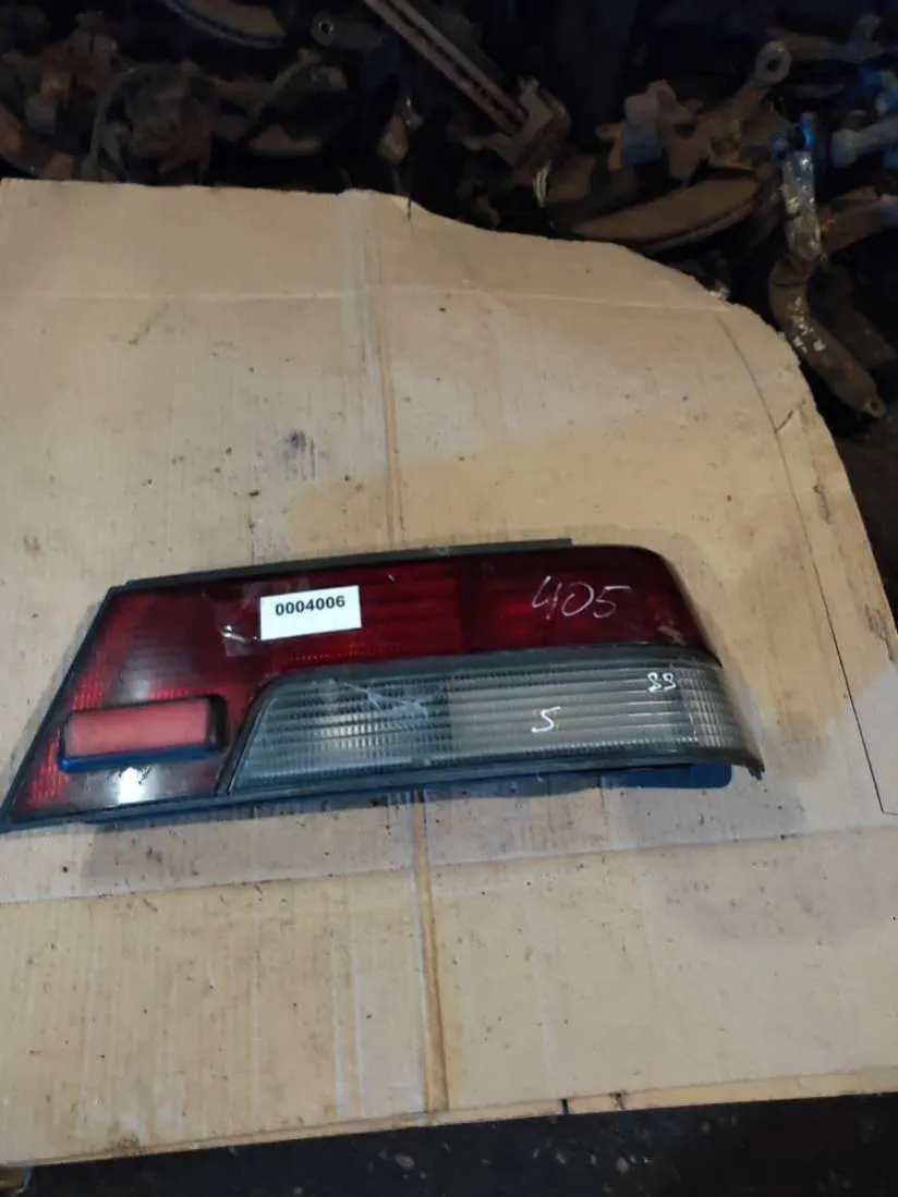 Фонарь задний правый Peugeot 405 1 поколение