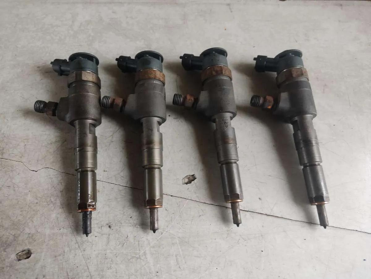 Форсунка бензиновая Peugeot 206 1 поколение 0445110252