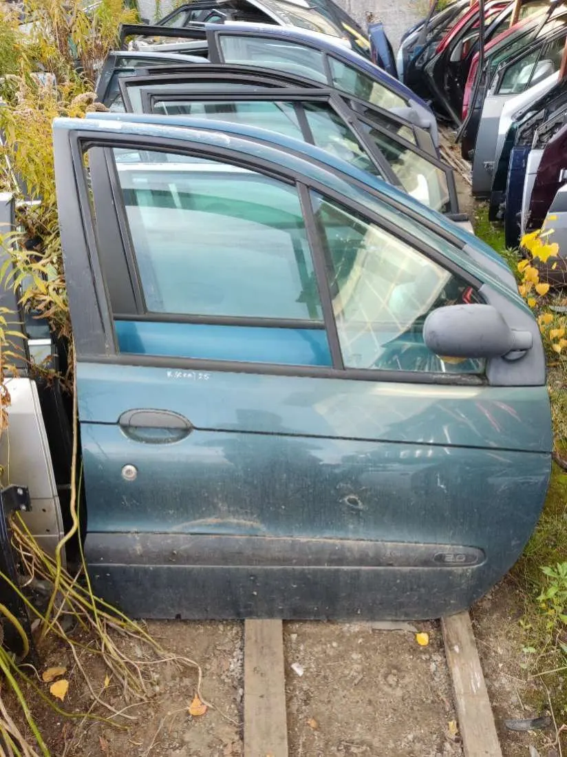 Дверь передняя правая Renault Scenic 1 поколение