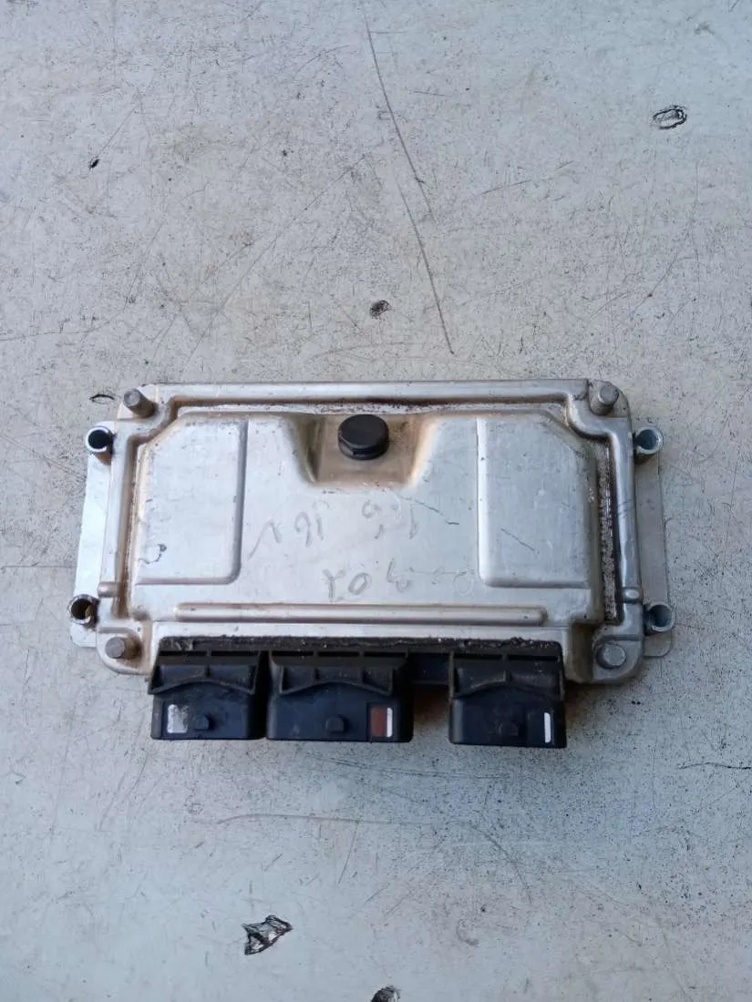 блок управления двигателем Peugeot 307 1 поколение 0261207858