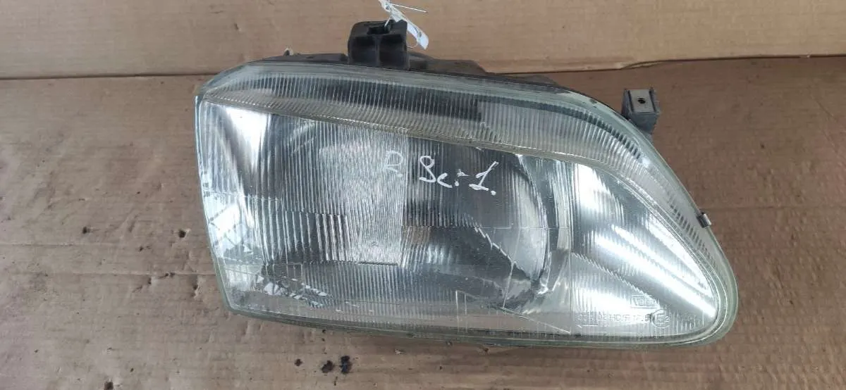 Фара передняя правая Renault Scenic 1 поколение