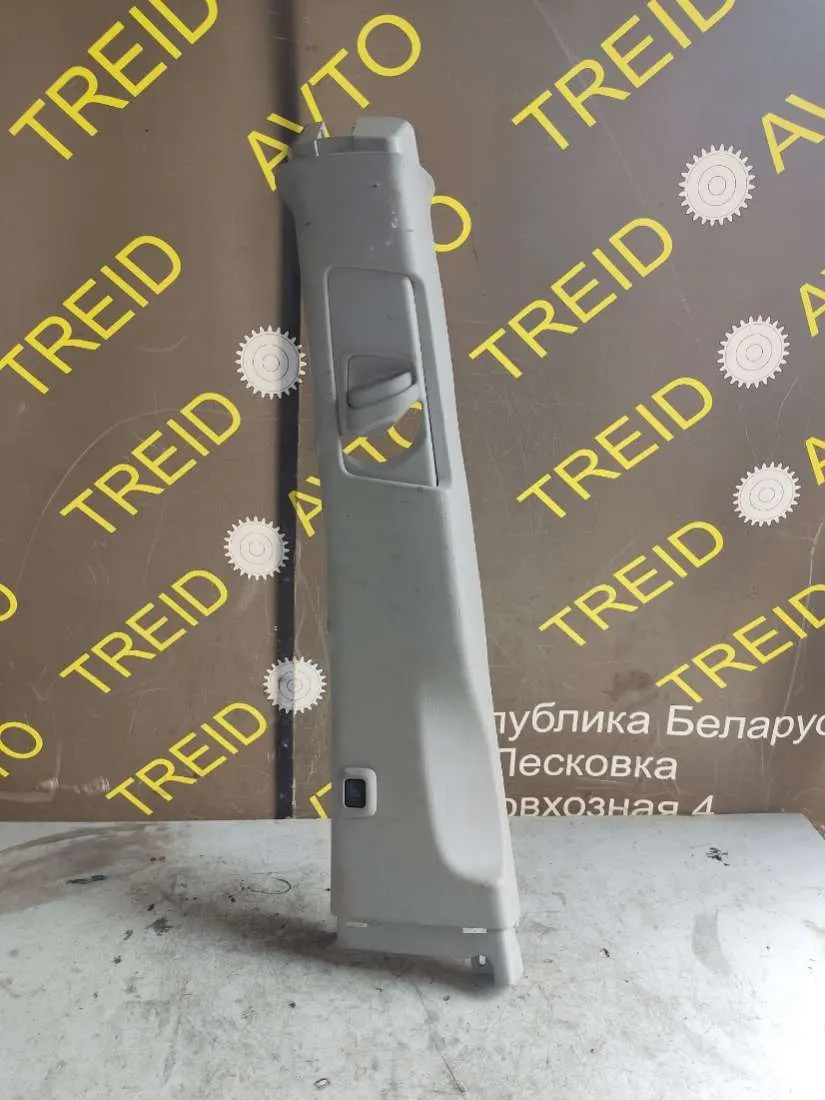 Обшивка стойки центральной левой (накладка) Toyota Sienna 3 поколение
