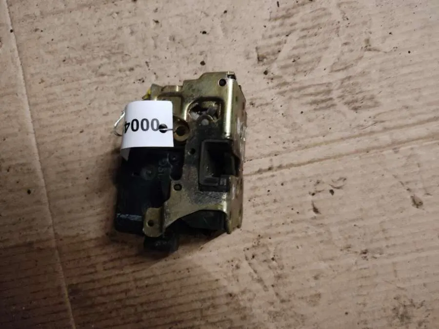 Замок двери передней правой Renault Kangoo 1 поколение