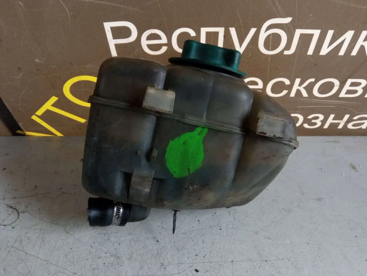 Расширительный бачок Volvo V70 2 поколение