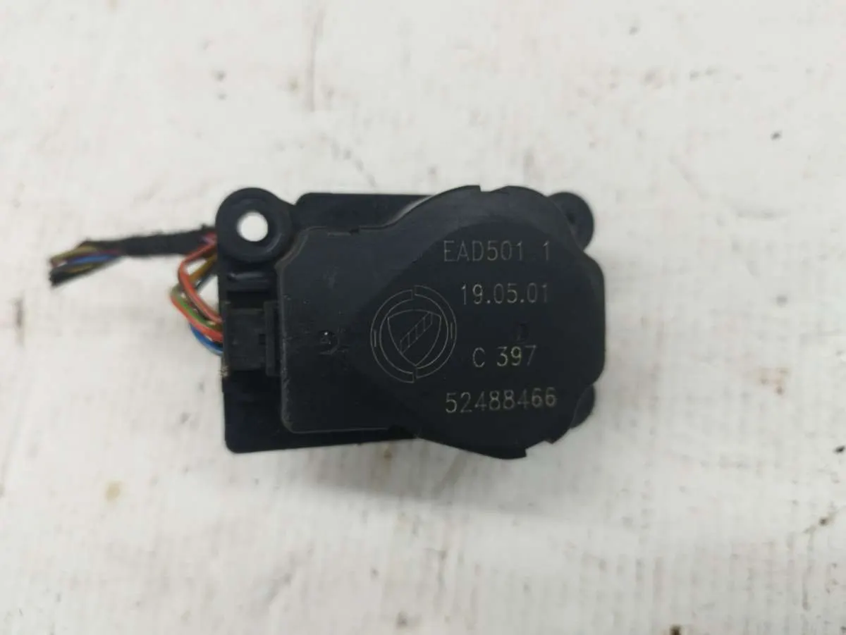 моторчик заслонки печки Alfa Romeo 147 1 поколение 52488466