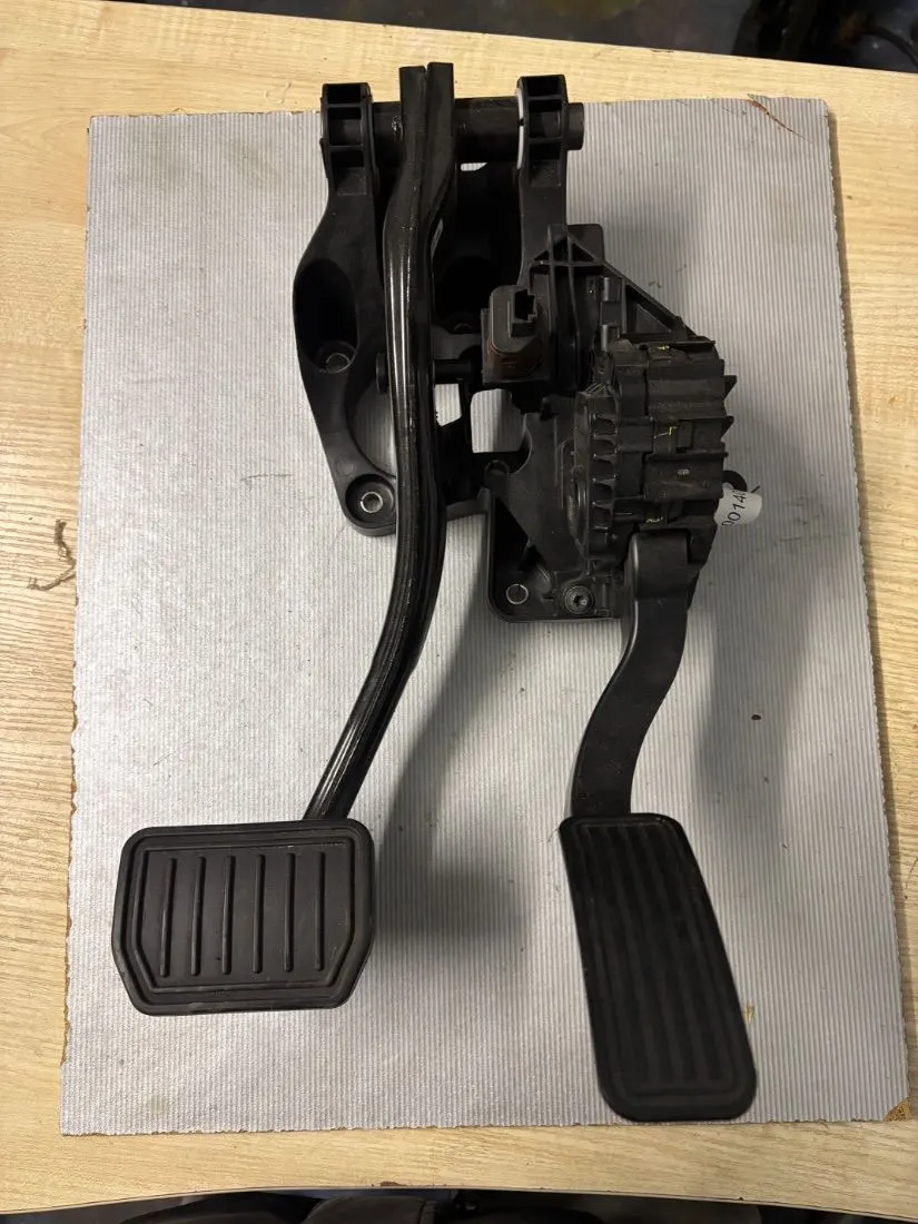 Педальный узел Tesla Model 3 1 поколение 104469100d