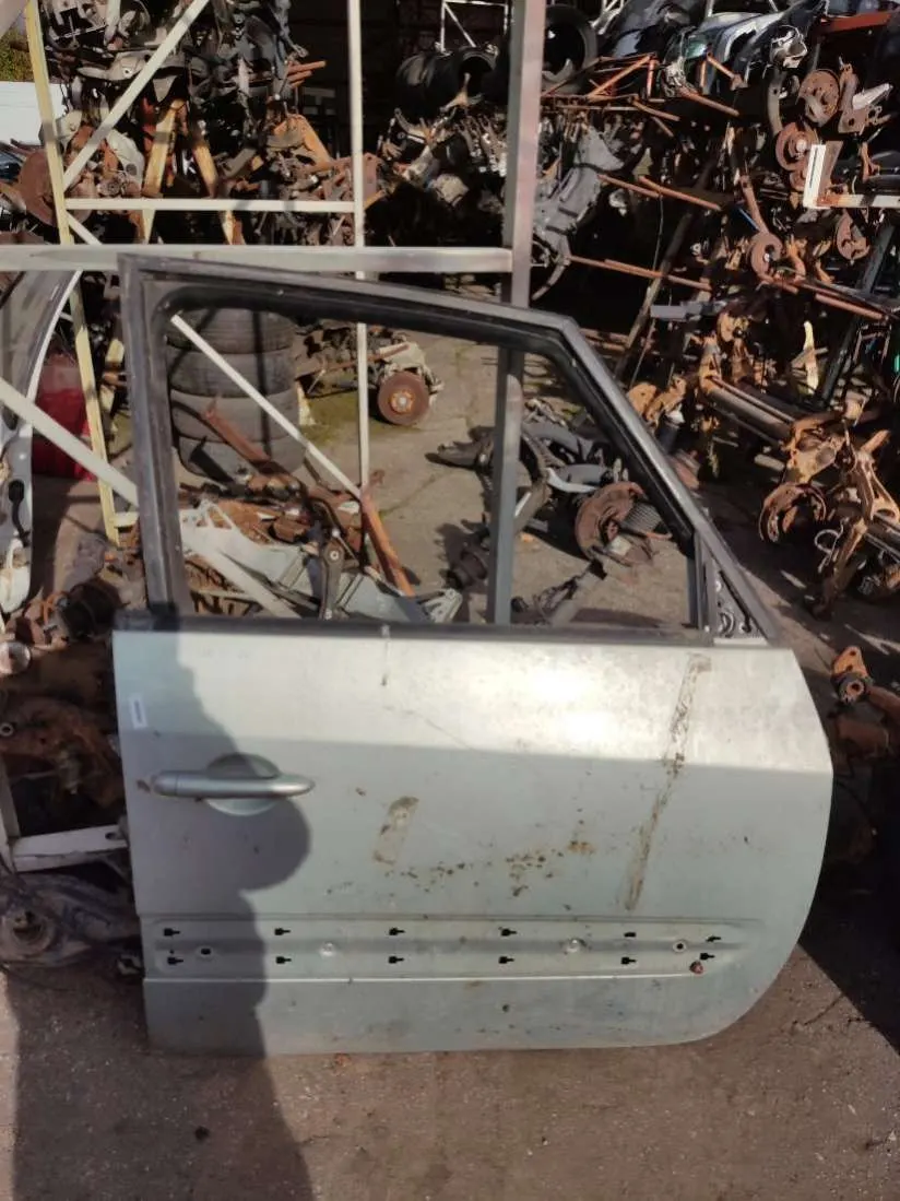 Дверь передняя правая Renault Espace 4 поколение