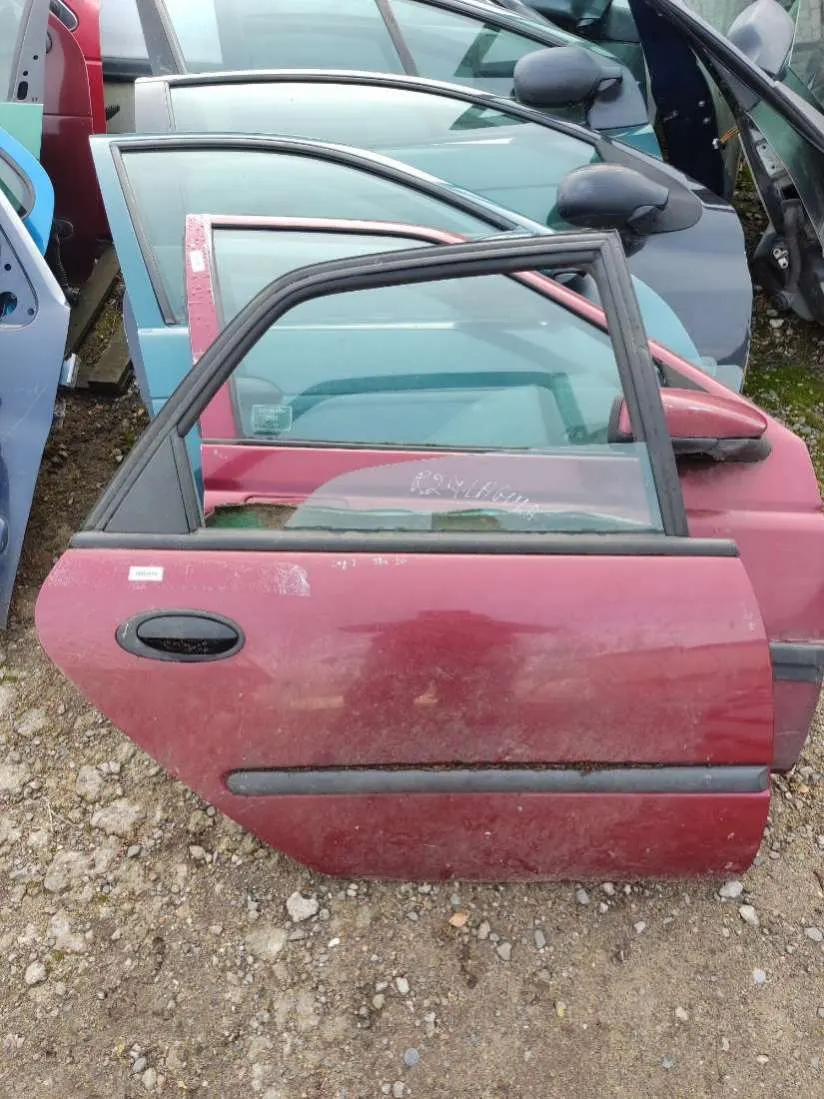 Дверь задняя правая Renault Laguna 1 поколение