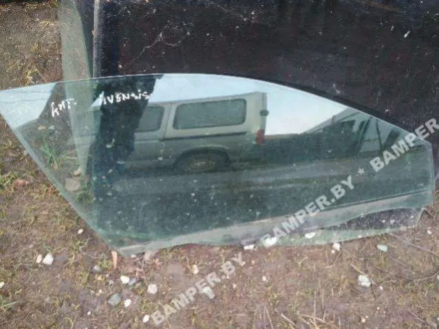 Стекло двери передней правой Toyota Avensis 1 поколение