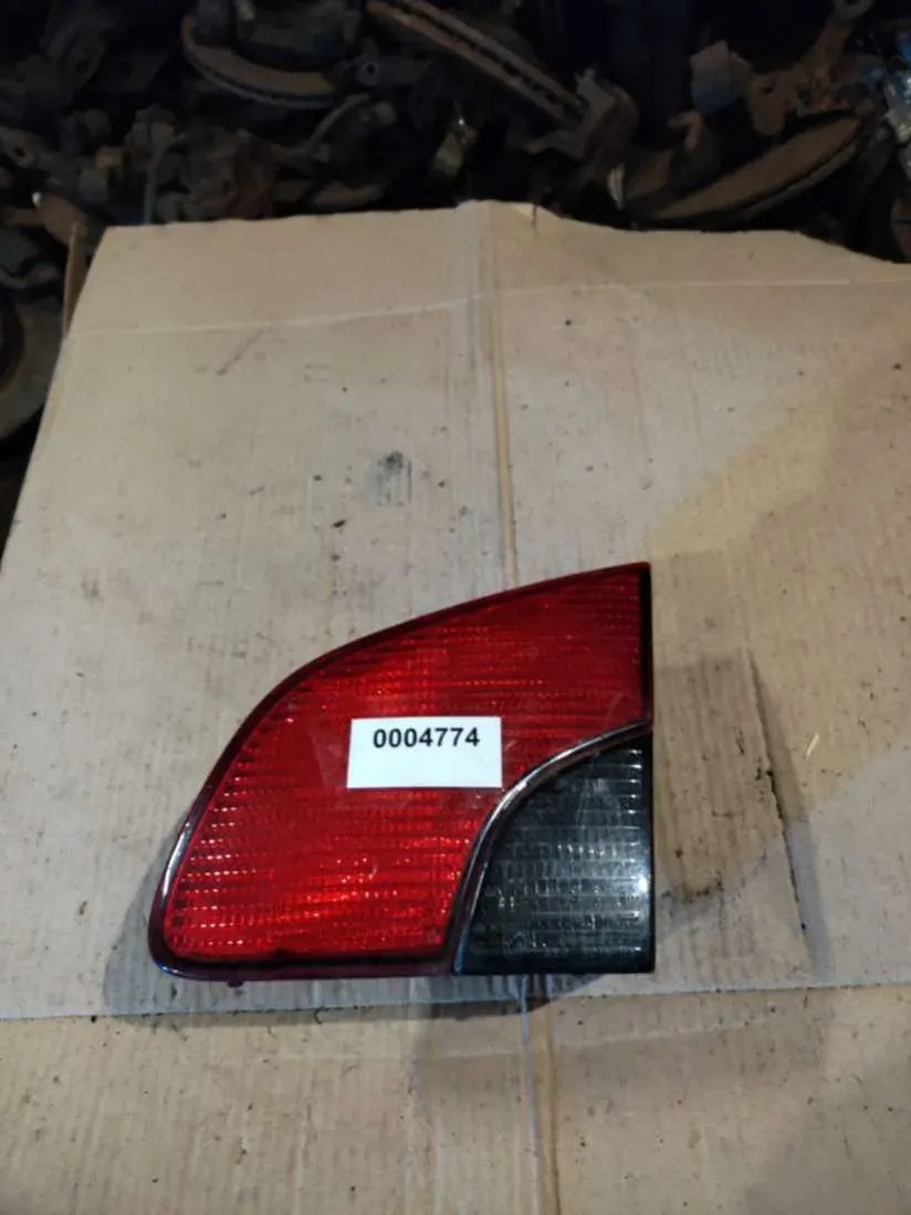 Фонарь крышки багажника правый Peugeot 406 1 поколение [рестайлинг]