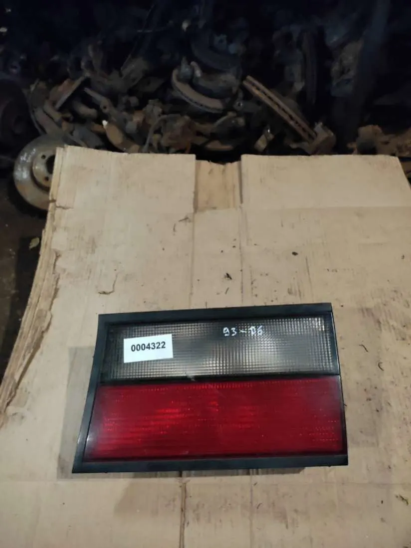 Фонарь крышки багажника правый Citroen Xantia 1 поколение