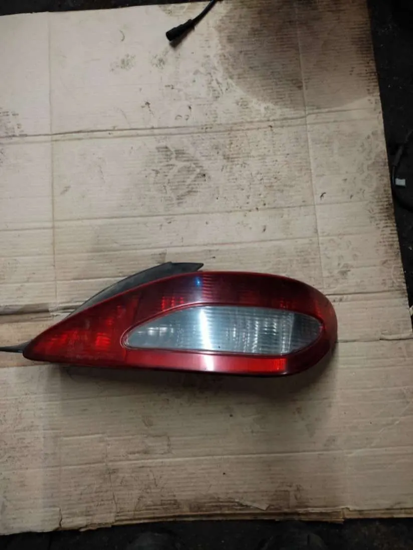 Фонарь задний правый Peugeot 406 1 поколение